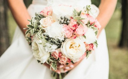 Choose rpofessionals at Flowers Mart for best flower bouquet