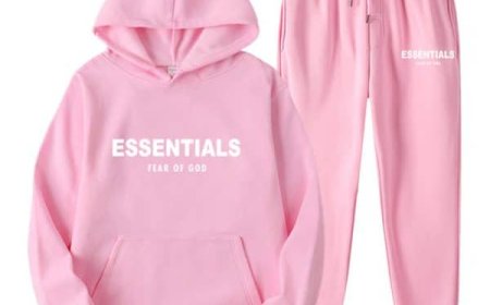 Essential Hoodie: Versatile, Comfortable, and Fashion-Forward